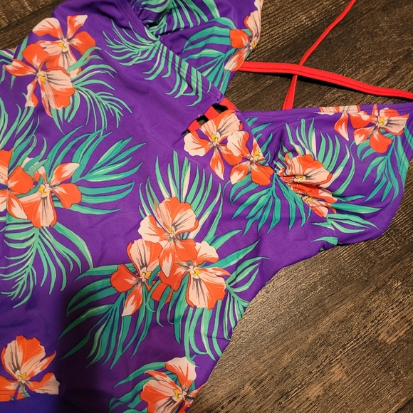Old Navy size M tropical floral swimsuit, great condition - Picture 2 of 4